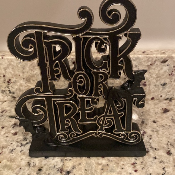 Two cute Halloween table top decor pieces - Picture 3 of 6